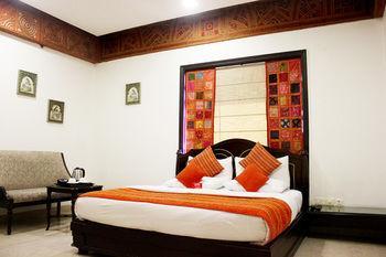 Oyo Premium Rajouri Garden Janta Market นิวเดลี ภายนอก รูปภาพ