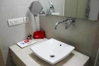 Oyo Premium Rajouri Garden Janta Market นิวเดลี ภายนอก รูปภาพ