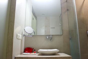 Oyo Premium Rajouri Garden Janta Market นิวเดลี ภายนอก รูปภาพ